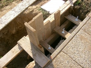 kerti lépcső alap a betonozás előtt
